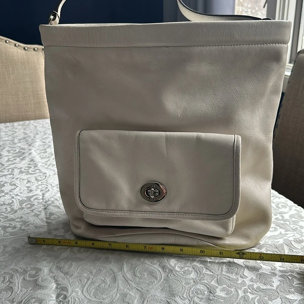 Nice Coach leather bag in cream. Good size with plenty  room - Picture 12 of 14